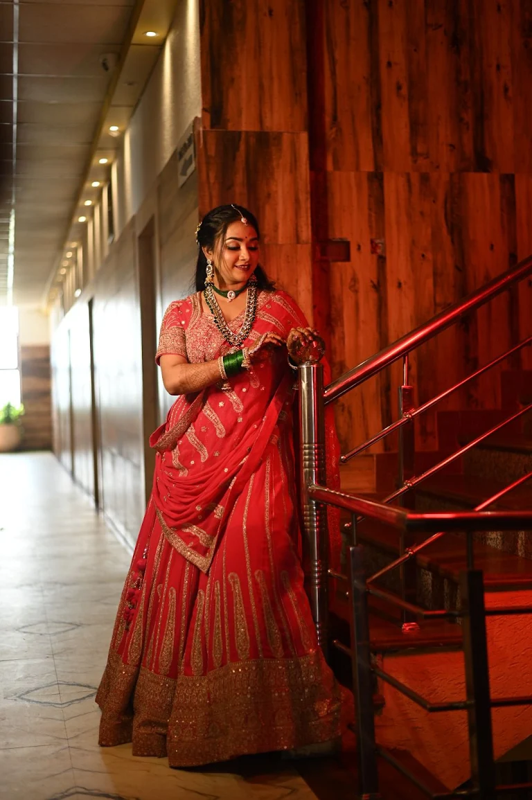 Aarna Makeup Studio Logo