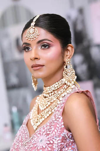 adeteroshniinternationalmakeupbeautyacademyimage