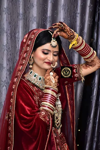 aminasmakeupstudioacademymumbaimakeupcourse