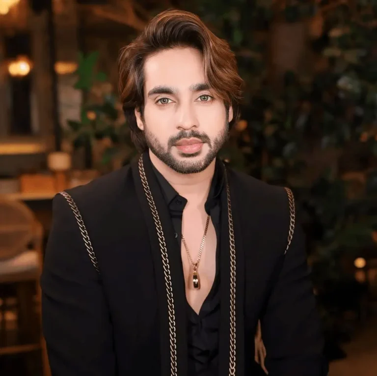 atulchauchanmakeoveracademylogo 1 768x765