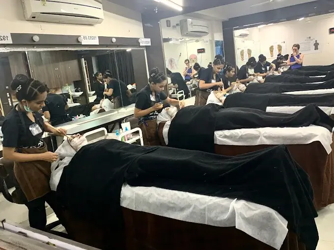 isasinternationalbeautyschoolpuneskincourse 1