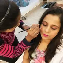 lakmeacademypoweredbyaptechthanewestmakeupclass