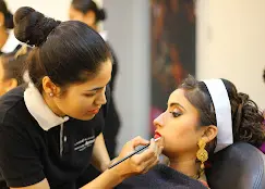 lakmeacademyswargatepunemakeupclass