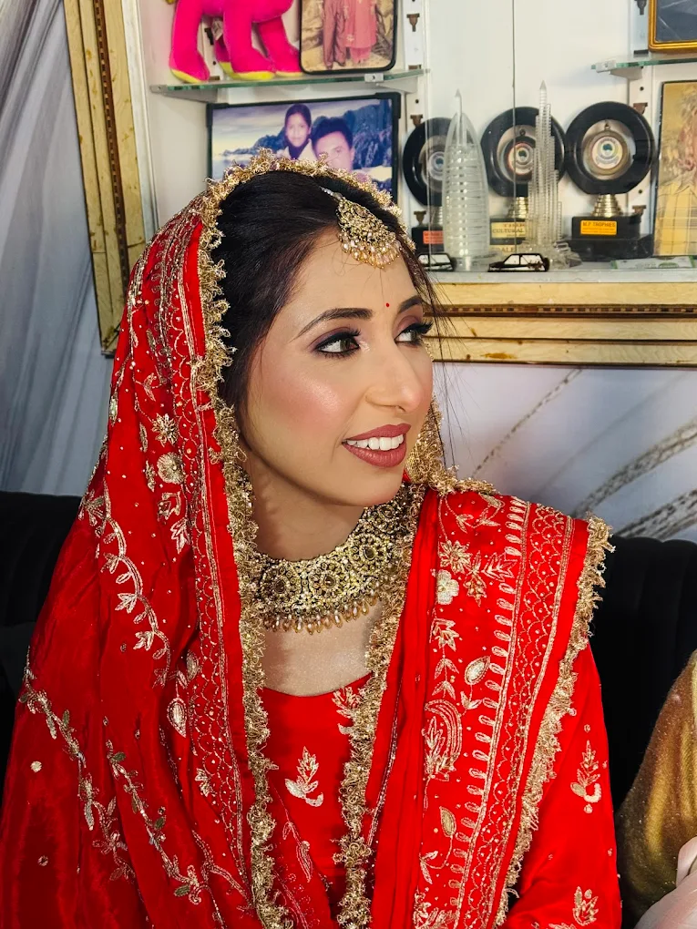 nehazzbridalstudioandacademyhoshiarpurimages