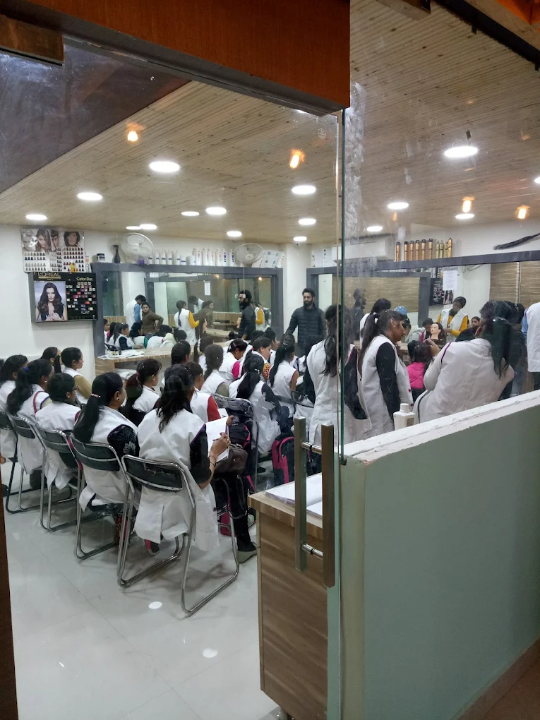 oraneinternationalschoolofbeautyandwellnessamritsarimages