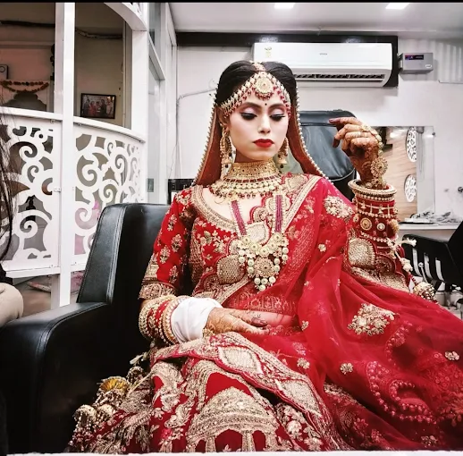 shahnazhusainsignaturesalonbeautyacademyprofile