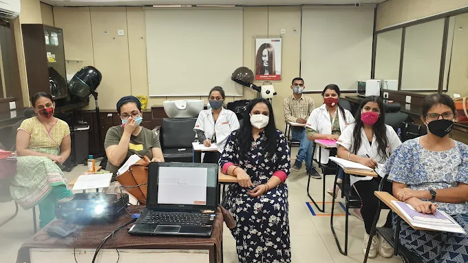 vlccschoolofbeautydwarkaprofileimage