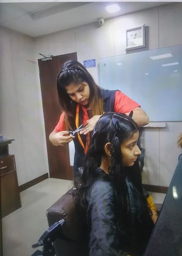 vlccschoolofbeautykamlanagarimage2