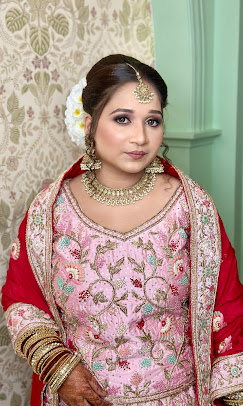 99 Salon Academy Samana makeup