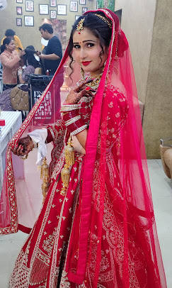 Aakriti Makeoverssalon Academy makeup