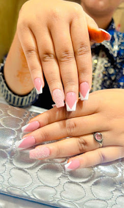 Aakriti Makeoverssalon Academy nail