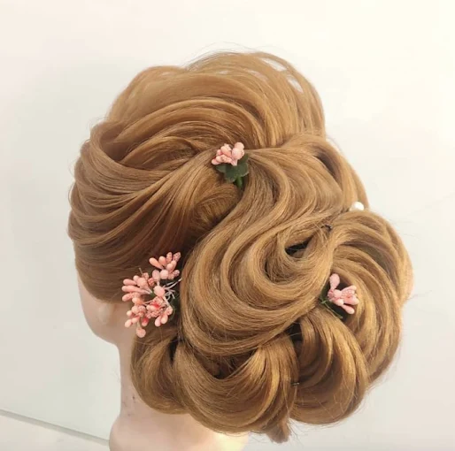 Aashmeen Munjaals Hair Courses