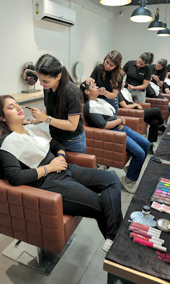 Headmasters Academy Malerkotla makeup course