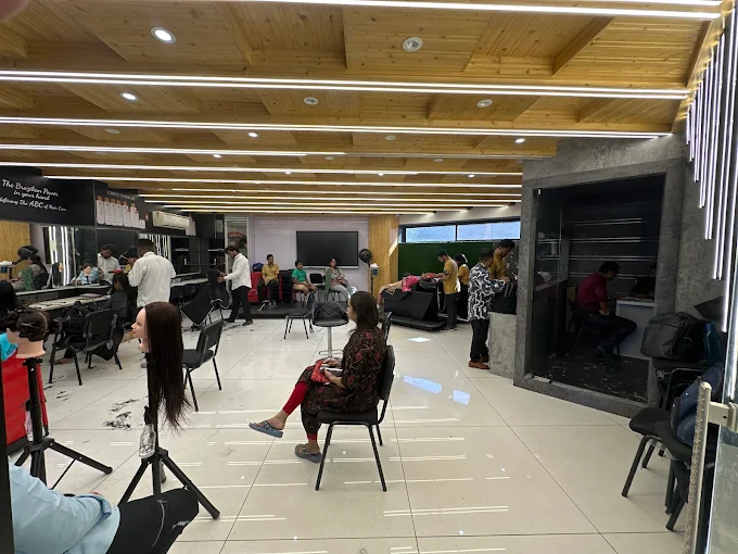 Javed Habib Hair Beauty Academy hair course 1