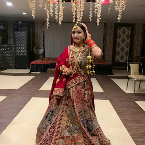 Kashish Salon And Academy mkeup