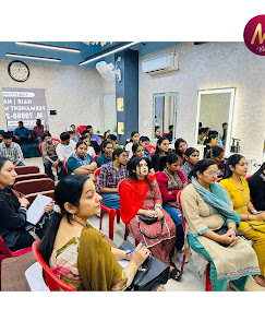 Mablos plus beauty institute Moga makeup class