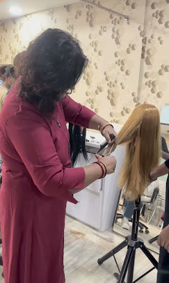 Ranus Makeover Beauty Academyhair class