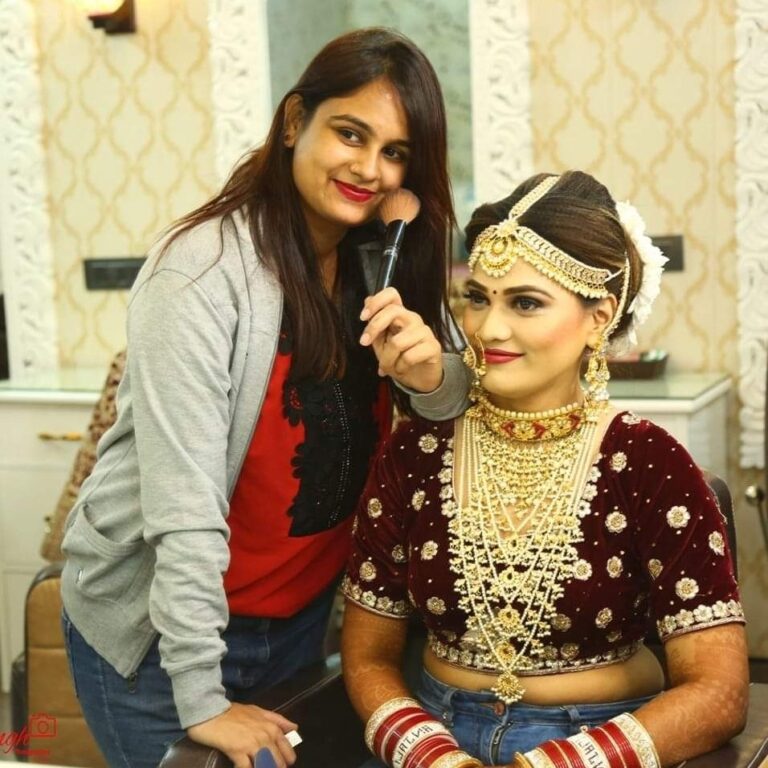 Saheli Bridal Point logo 768x768