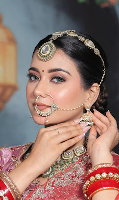 Sukriti Makeup Studio and Academy Freelancinglogo