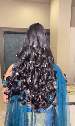 The Glossy Gossip Makeup and Academy hair style