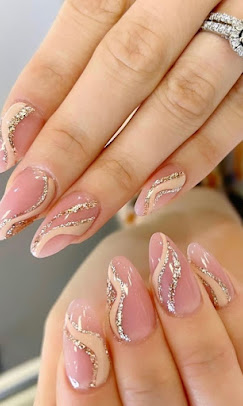 The Glossy Gossip Makeup and Academy nailart