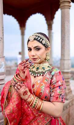 The Iconic Makeover Academymakeup