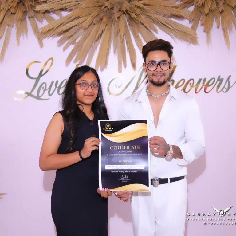 Vanshika GlamUp Studio Academy Kaithal logo 768x768