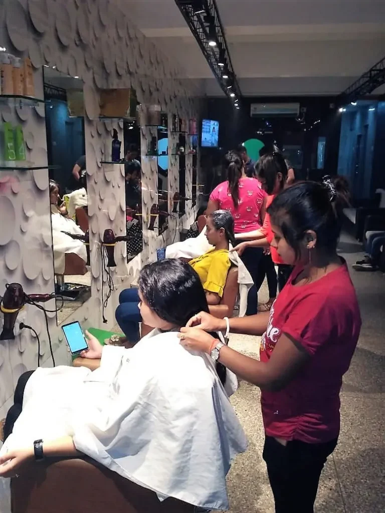 jaclineunisexsalonandacademyhaircourse 768x1024