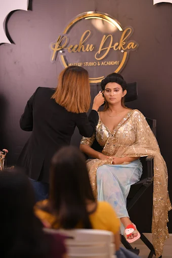 peehudekamakeupstudioandacademymakeupclasses