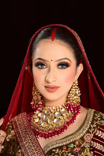 peehudekamakeupstudioandacademymakeupcourse