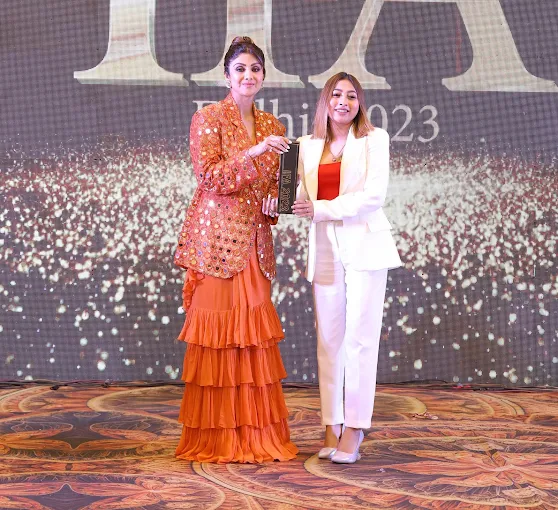 peehudekamakeupstudioandacademyprofile