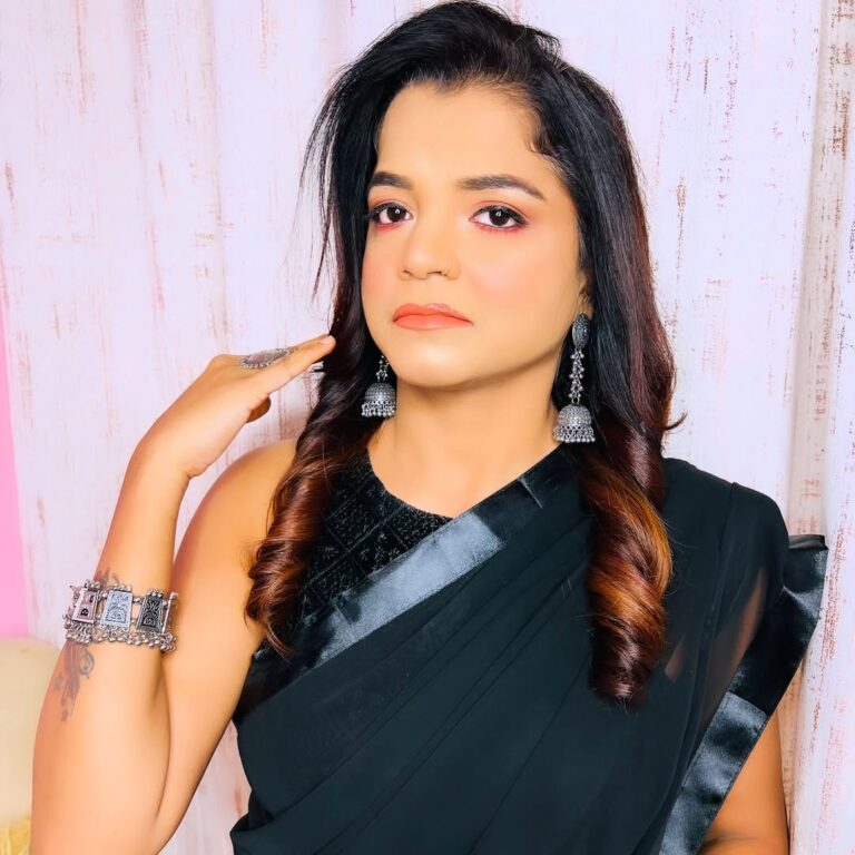 Book your makeup with expert for upcoming season 768x768