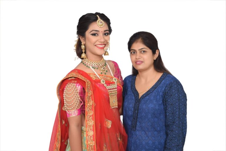 Sleek The Beauty Salon and Academy makeup class 768x512